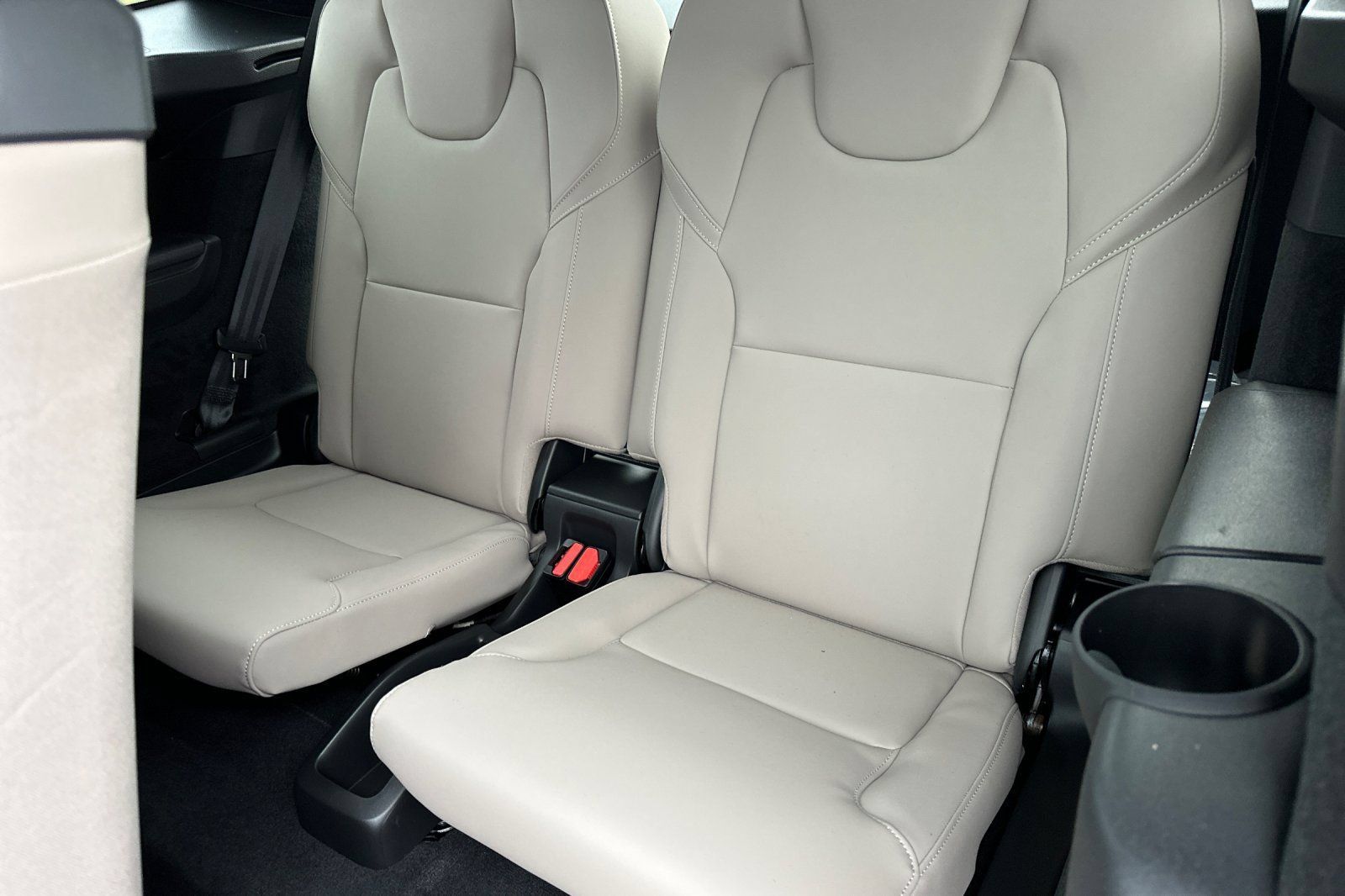 New 2026 Volvo XC90 T8 Plus w/ Protection Package Premier AWD/4WD image 14