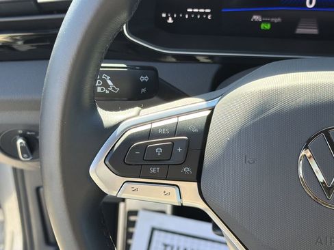 Used 2025 Volkswagen Jetta Sport image 25