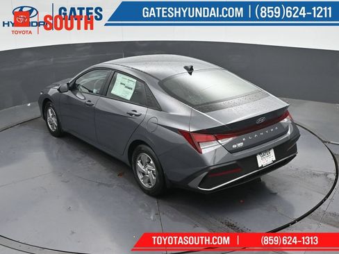 Used 2025 Hyundai Elantra SE FWD image 46