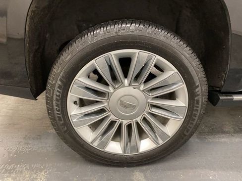 Used 2017 Cadillac Escalade Platinum image 31