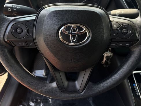 Used 2025 Toyota Corolla LE FWD image 32