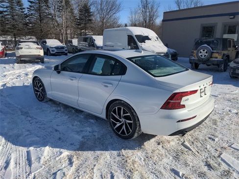 Used 2019 Volvo S60 T5 Momentum w/ Premium Package image 3
