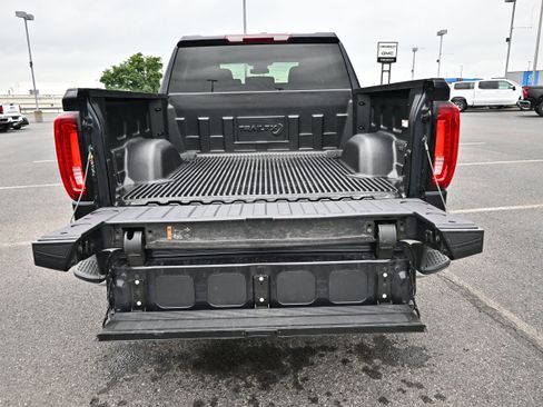 Used 2026 GMC Sierra 1500 SLT AWD/4WD image 12