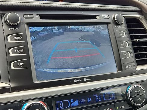 Used 2015 Toyota Highlander XLE AWD/4WD image 16