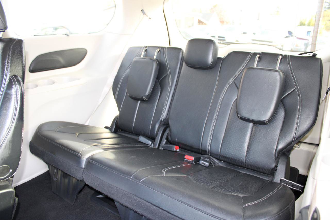 Used 2022 Chrysler Pacifica Touring-L FWD image 14