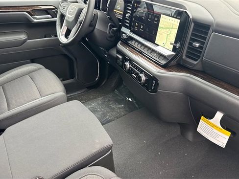 New 2026 GMC Sierra 1500 SLE w/ Preferred Package image 17