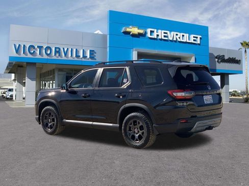 Used 2025 Honda Pilot TrailSport image 6