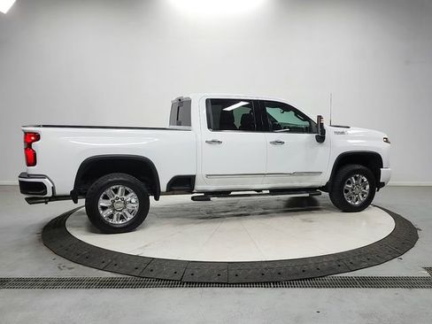 Used 2024 Chevrolet Silverado 2500 High Country AWD/4WD image 8