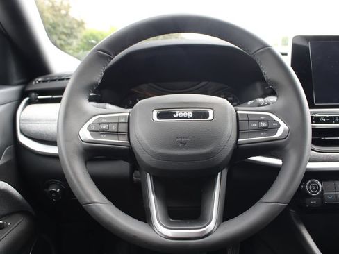 Used 2025 Jeep Compass Latitude w/ Sun & Sound Group AWD/4WD image 49