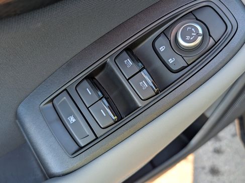 Used 2025 Subaru Outback Premium image 19