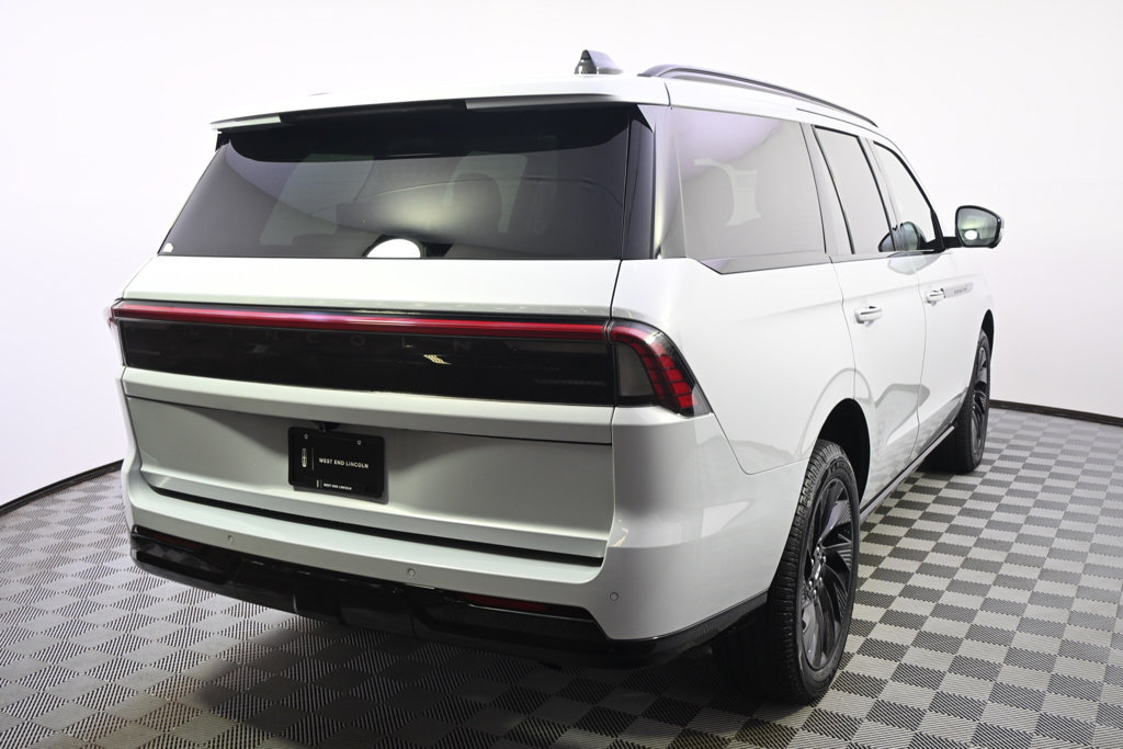 New 2026 Lincoln Navigator Reserve AWD/4WD image 6