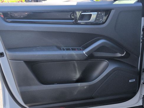 Used 2022 Porsche Cayenne Coupe image 14