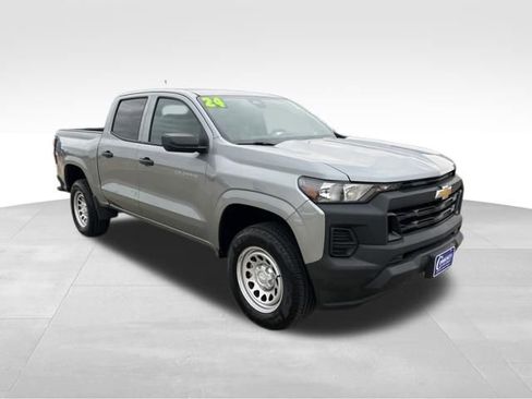 Used 2024 Chevrolet Colorado W/T RWD image 8