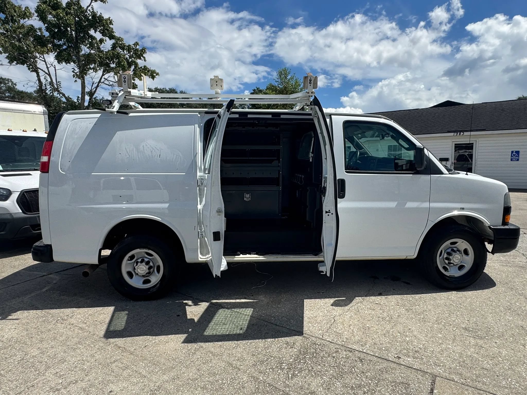 Used 2018 Chevrolet Express 2500 w/ Driver Convenience Package RWD image 14