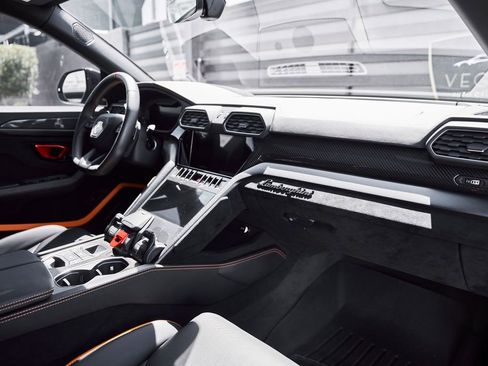 Used 2023 Lamborghini Urus Performante AWD/4WD image 49