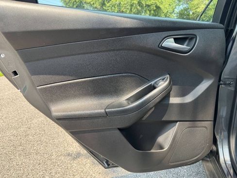 Used 2017 Ford Focus SE FWD image 38