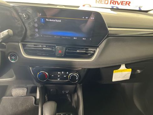 Used 2025 Chevrolet TrailBlazer LT AWD/4WD image 17