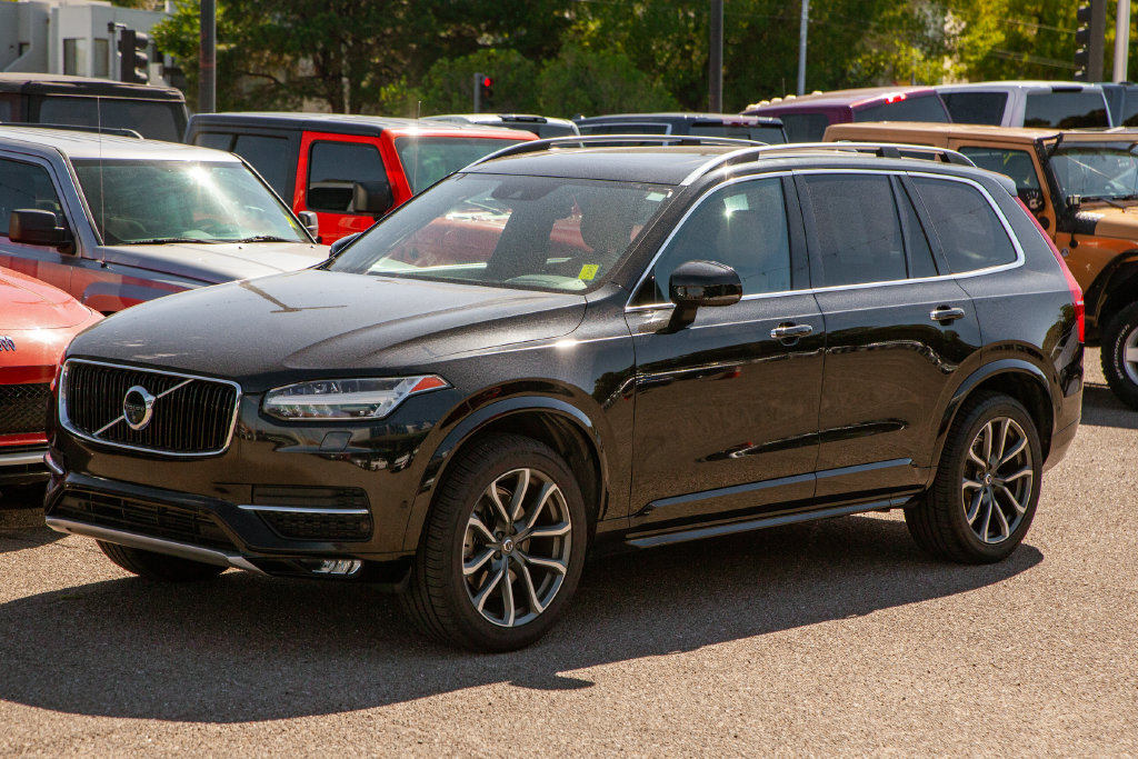 Used 2017 Volvo XC90 T6 Momentum w/ Vision Package AWD/4WD image 9