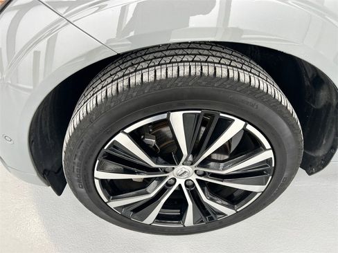 Certified 2025 Volvo XC60 B5 Plus image 8