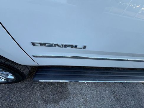Used 2017 GMC Yukon Denali image 8