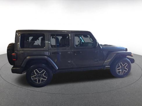 Used 2025 Jeep Wrangler Unlimited Sahara AWD/4WD image 22