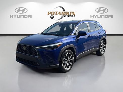 Used 2023 Toyota Corolla Cross XLE w/ Convenience Package FWD image 1