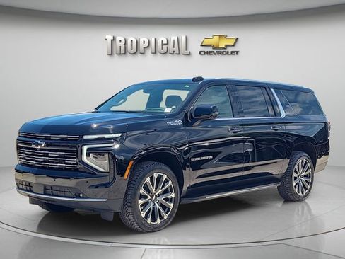 Used 2025 Chevrolet Suburban High Country AWD/4WD image 1