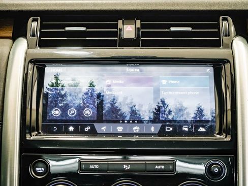 Used 2018 Land Rover Discovery HSE AWD/4WD image 14