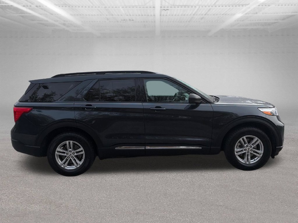 Used 2023 Ford Explorer XLT AWD/4WD image 7