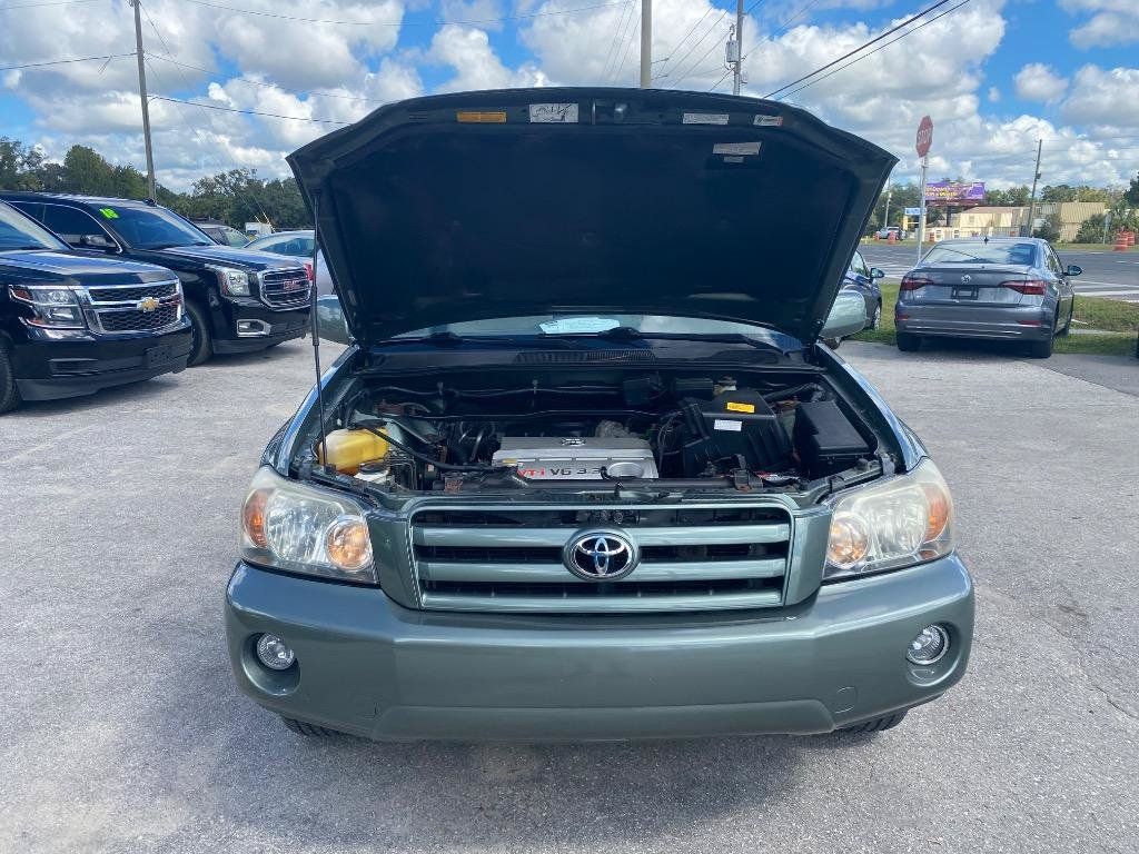 Used 2005 Toyota Highlander Limited w/ Leather Trim Pkg AWD/4WD image 23