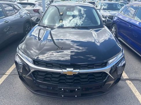 New 2026 Chevrolet Trax LS w/ LS Convenience Package FWD image 2
