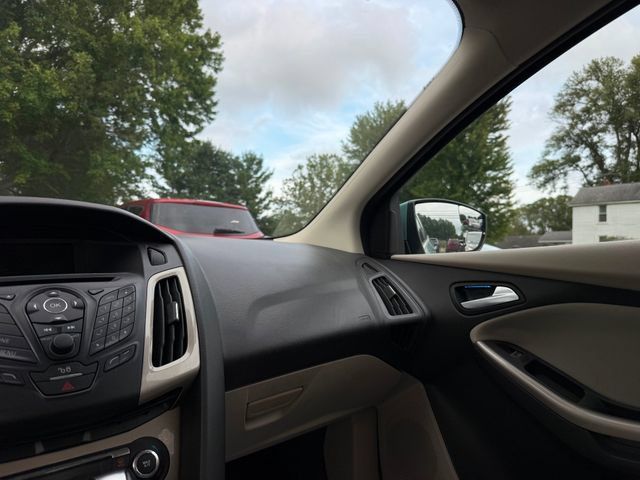 Used 2012 Ford Focus SEL FWD image 10