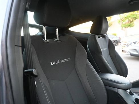 Used 2017 Hyundai Veloster image 43