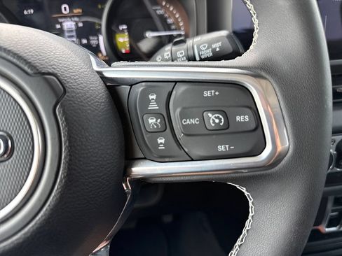 Used 2025 Jeep Wrangler Unlimited Sahara w/ Safety Group AWD/4WD image 16