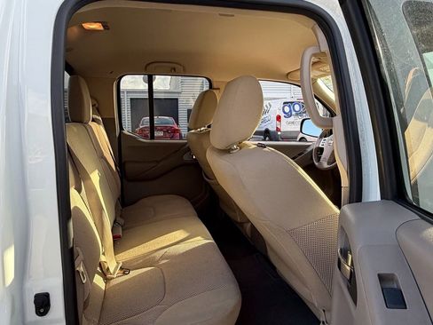 Used 2019 Nissan Frontier SV w/ Value Truck Package AWD/4WD image 15