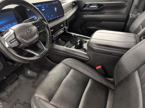 Used 2025 Chevrolet Suburban Z71 AWD/4WD image 10