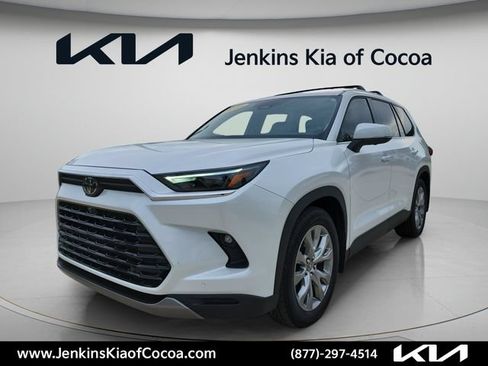 Used 2025 Toyota Grand Highlander FWD image 11