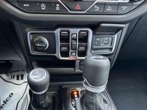 New 2025 Jeep Wrangler Sahara image 18