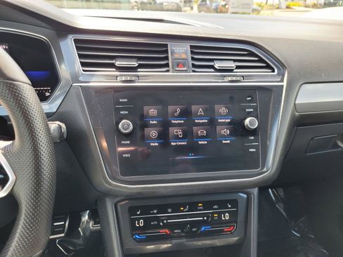 Certified 2022 Volkswagen Tiguan SE R-Line FWD image 29