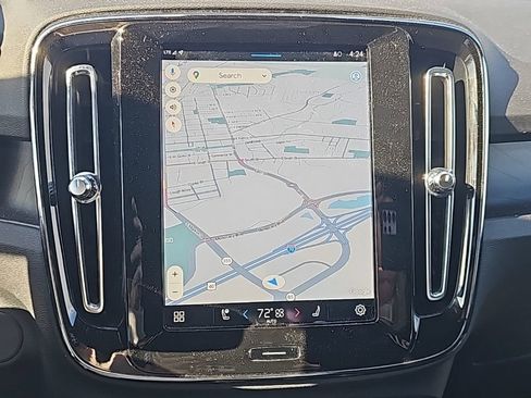 Used 2023 Volvo XC40 Recharge Plus image 7