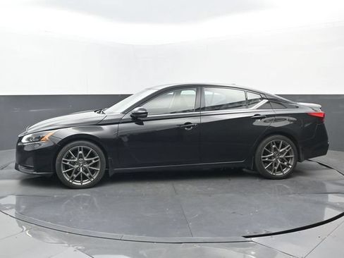 Used 2023 Nissan Altima 2.0 SR FWD image 7