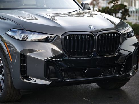 New 2026 BMW X5 xDrive50e w/ Executive Package image 2