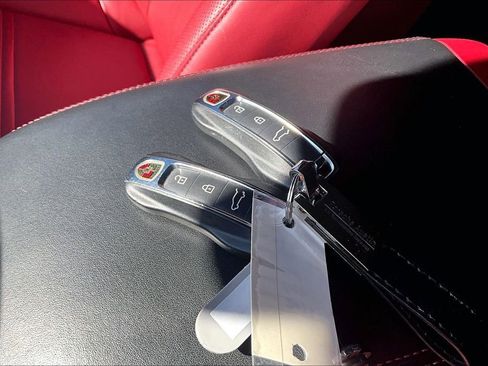 Used 2023 Porsche Cayenne image 10