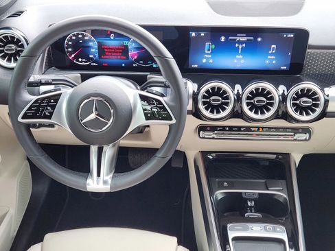 Used 2025 Mercedes-Benz GLB 250 image 18