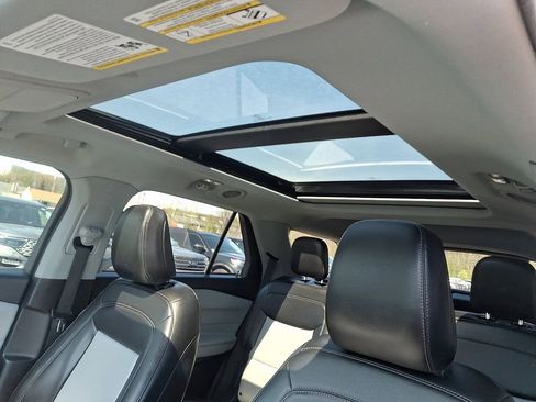 Certified 2023 Ford Explorer XLT w/ Equipment Group 202A AWD/4WD image 15