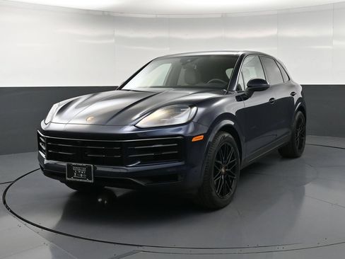Certified 2025 Porsche Cayenne AWD/4WD image 6