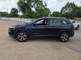 Used 2016 Jeep Cherokee Sport image 4