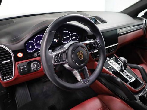 Used 2022 Porsche Cayenne image 4