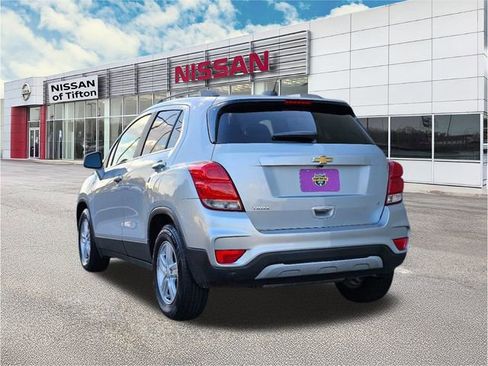 Used 2020 Chevrolet Trax LT w/ LT Convenience Package image 5