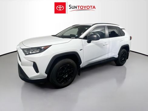 Used 2020 Toyota RAV4 LE FWD image 9